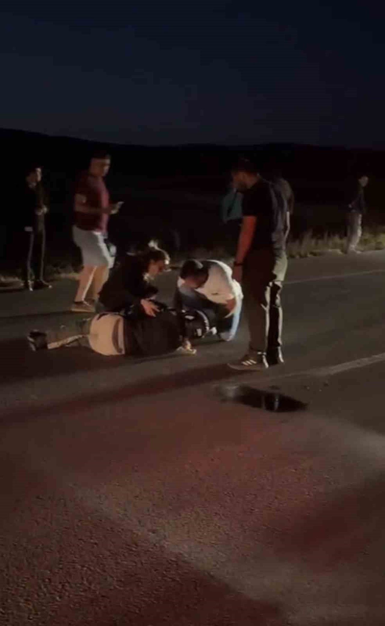 BURDUR’UN YEŞİLOVA İLÇESİNDE MOTOSİKLETİYLE SEYİR HALİNDE OLAN FRANSIZ TURİST, YOL KENARINDA...