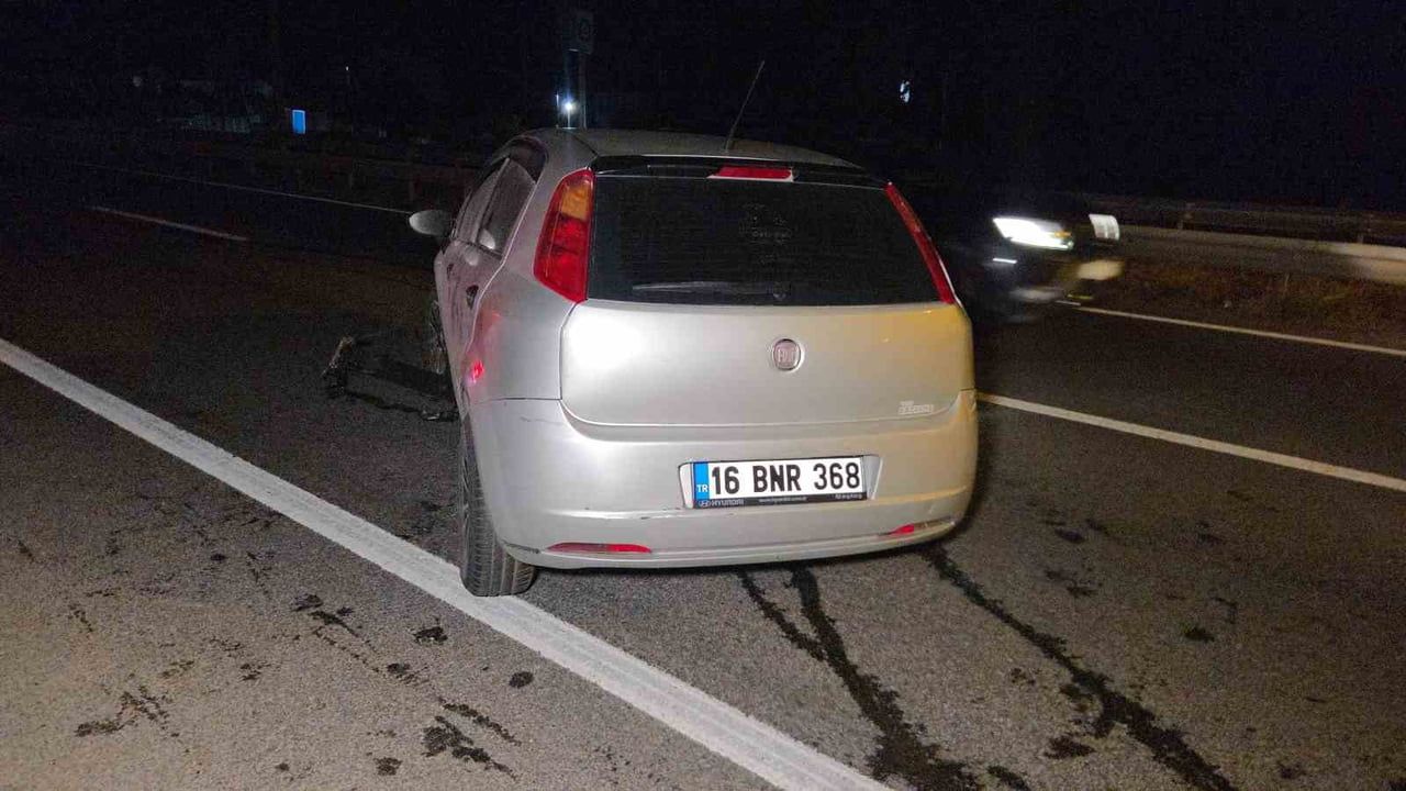 YALOVA-BURSA KARAYOLU ORHANGAZİ SÜPÜRGELİK MEVKİİNDE MEYDANA GELEN TRAFİK KAZASINDA KONTROLDEN...