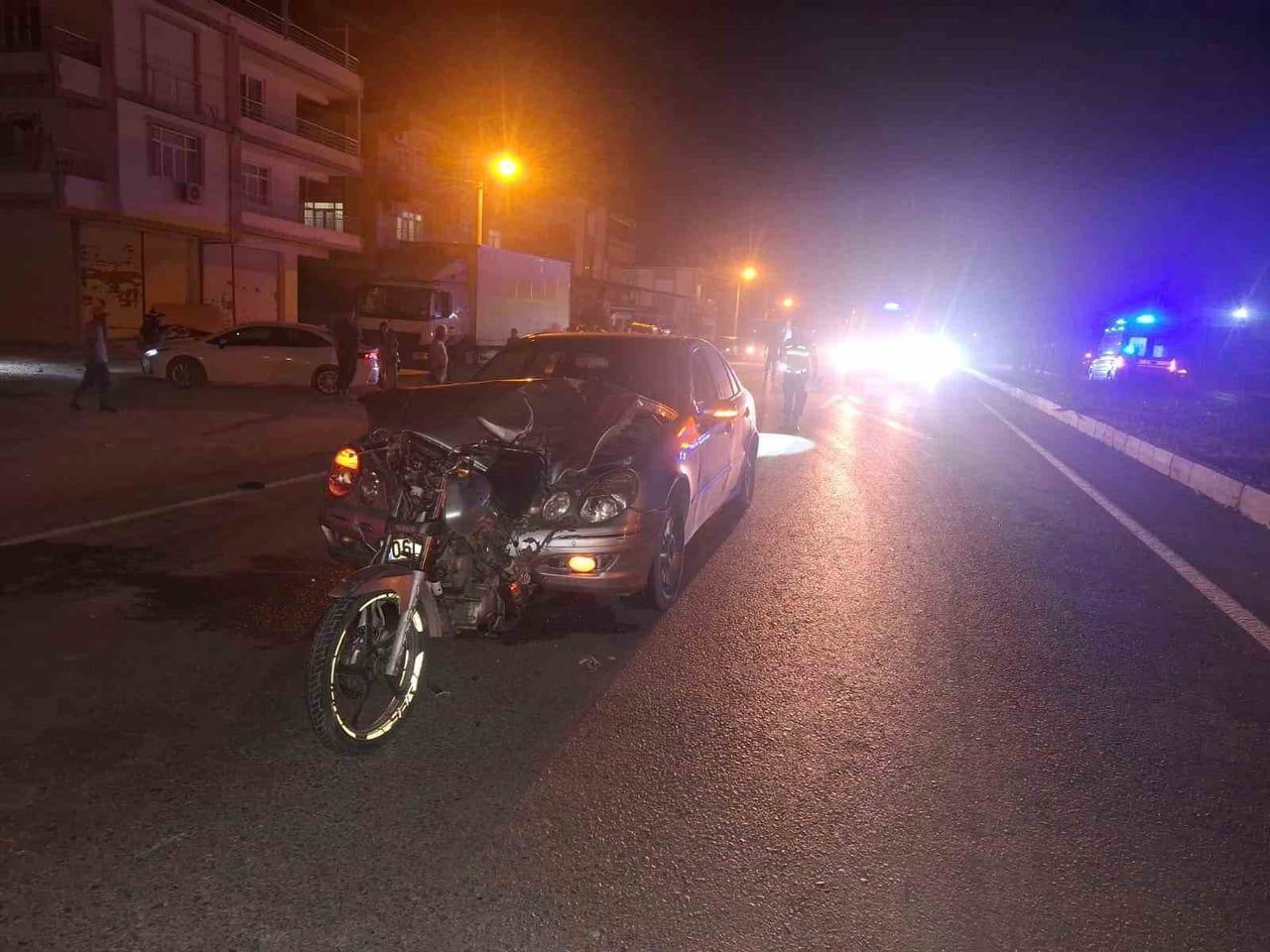 MANAVGAT İLÇESİNDE OTOMOBİLİN ARKADAN ÇARPTIĞI MOTOSİKLETTE BULUNAN 18 YAŞINDAKİ GENÇ HAYATINI...