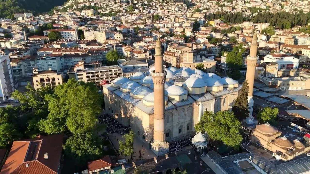 BURSA ULU CAMİİ’NİN TANITIMINDA MANEVİ KİMLİĞİNİN VE İBADET İŞLEVİNİN ÖN PLANA ÇIKARILMASI...