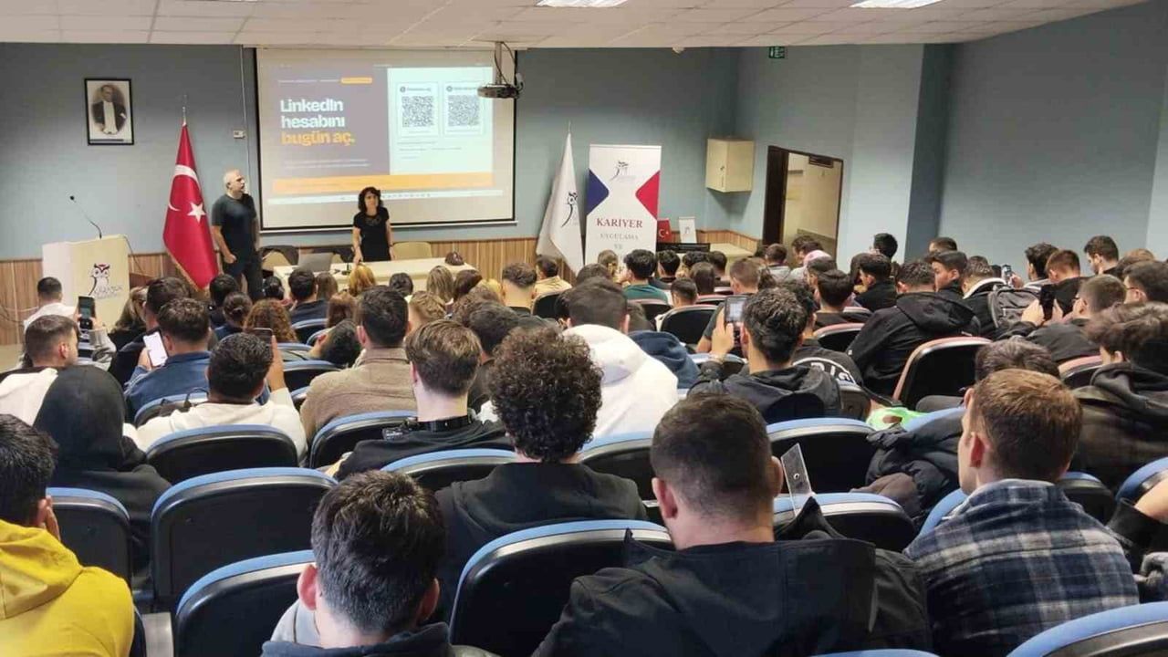 KARABÜK ÜNİVERSİTESİNDE (KBÜ) YENİ AKADEMİK YILA BAŞLAYAN ÖĞRENCİLERİN ÜNİVERSİTE YAŞAMINA UYUM...