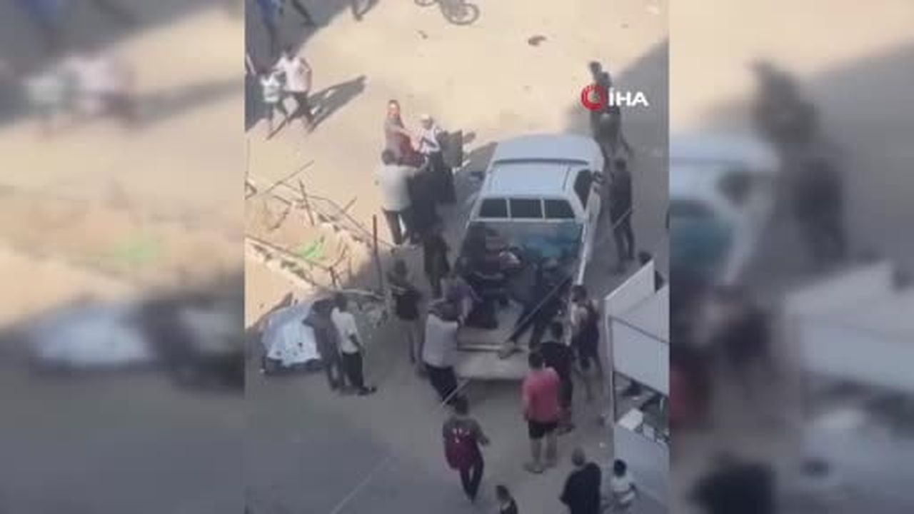 İsrail'in Gazze Şeridi'nin batısındaki Tal el-Hava Mahallesi'nde sivil bir araca düzenlediği...