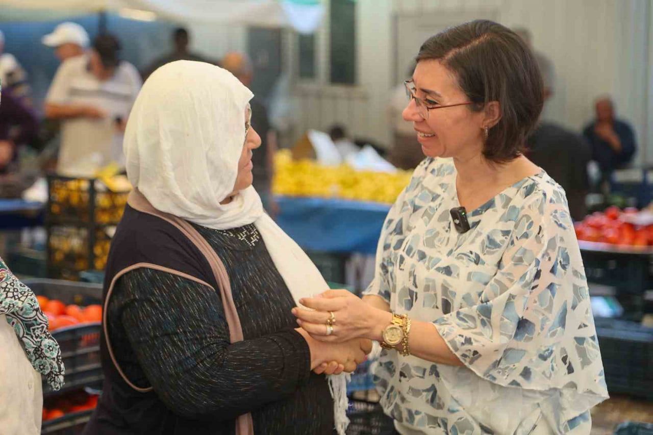 UŞAK BELEDİYE BAŞKAN VEKİLİ HATİCE TEREKECİ ÖZKAN, ŞEKEREVLERİ PAZARI’NI ZİYARET EDEREK ESNAF VE...