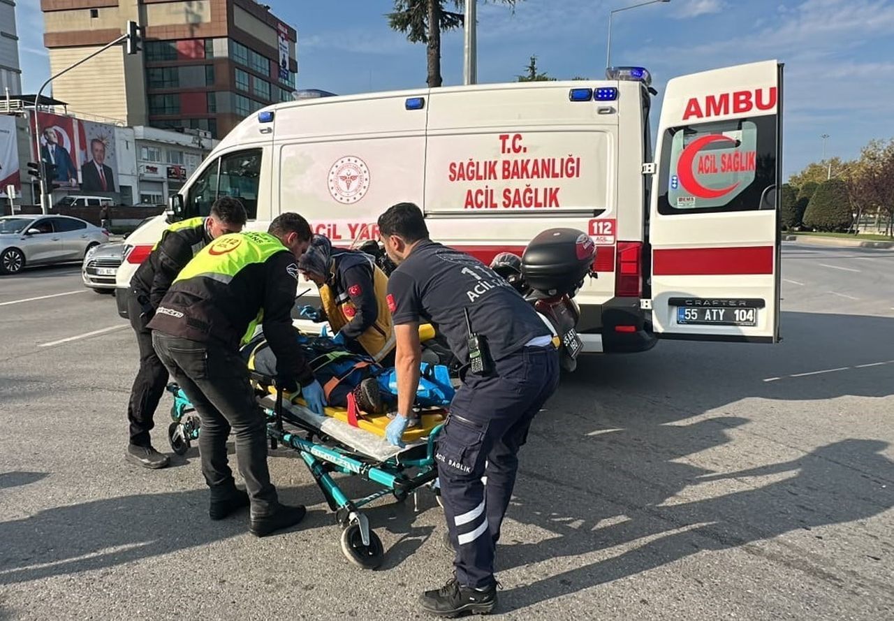 KAZADA BACAĞI KIRILAN KADIN, HASTANEYE KALDIRILDI.