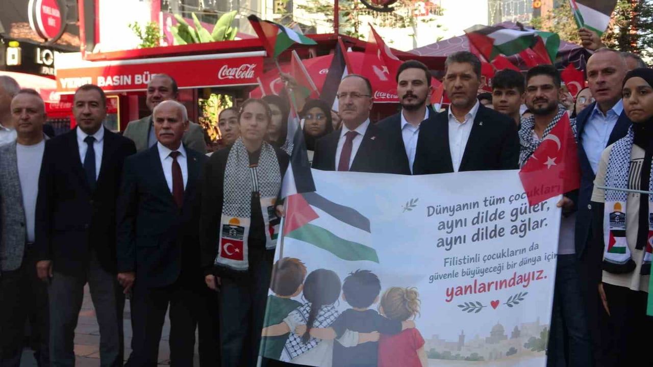 ANTALYA'DA, İSRAİL'İN GAZZE'YE YÖNELİK SALDIRILARININ ÜÇÜNCÜ YIL DÖNÜMÜNDE FİLİSTİN'E DESTEK...