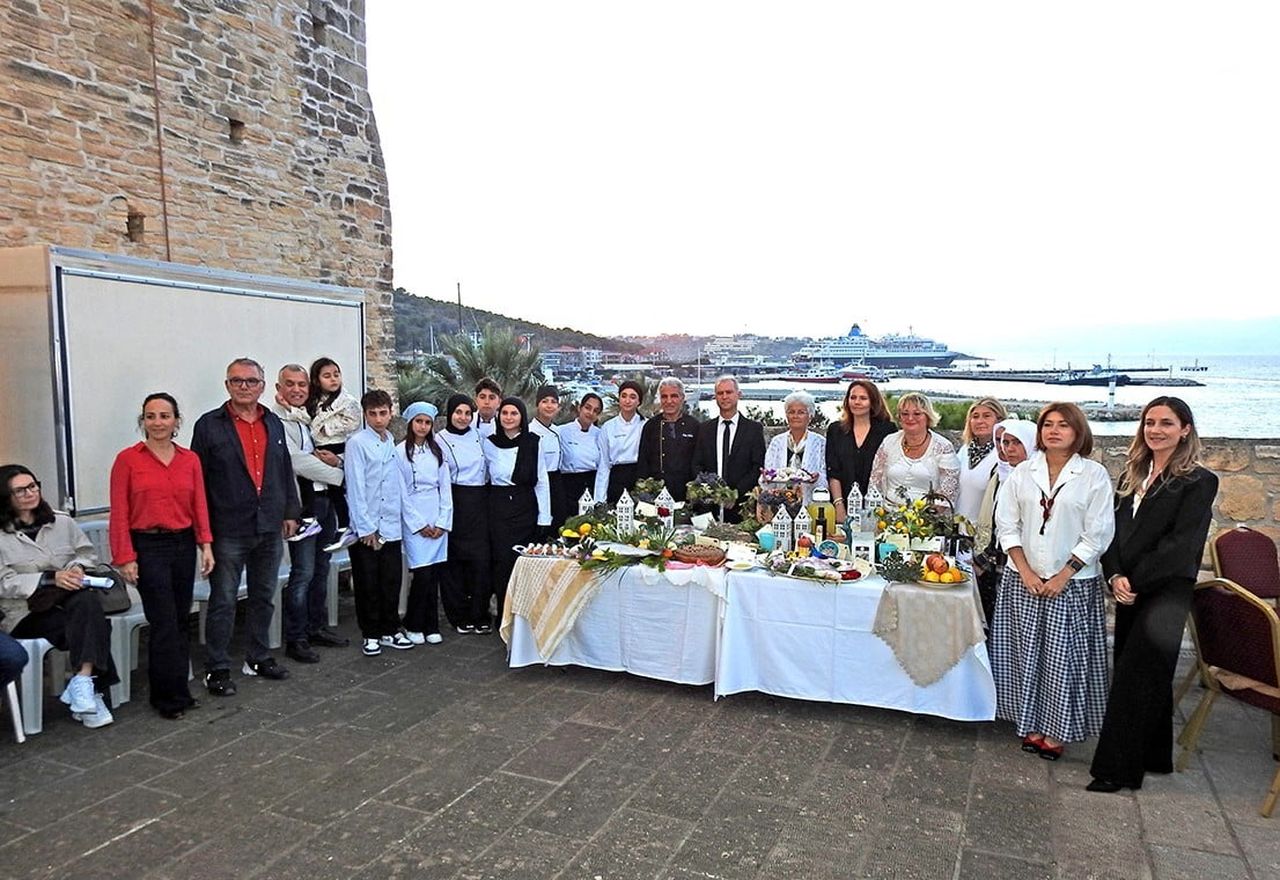 ÇEŞMELİ ÖĞRENCİLER, TARİHÎ LEZZETLERİ KÜLTÜR SOFRASI’NA TAŞIDI