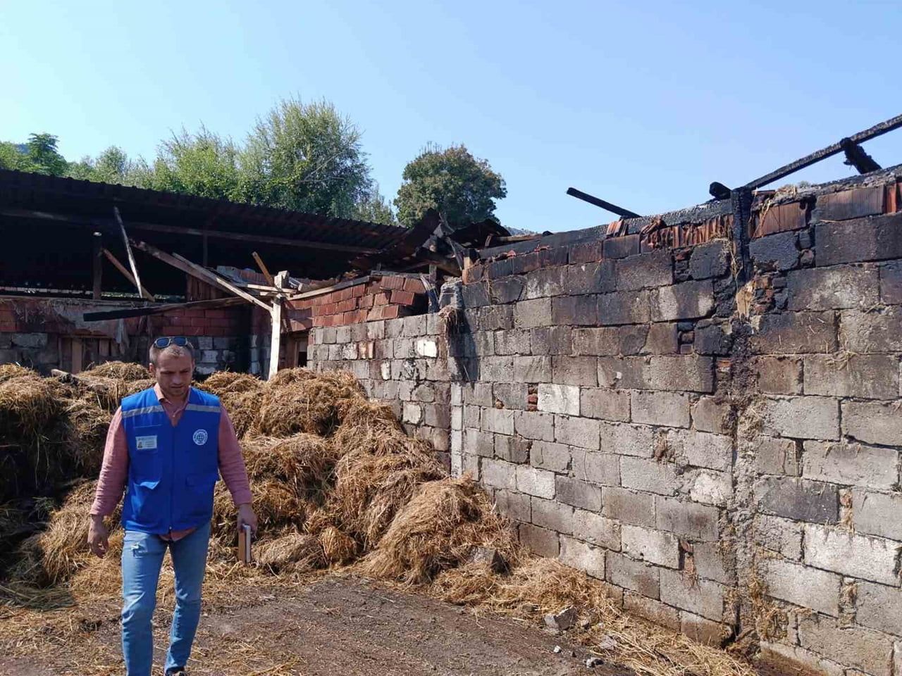 MUĞLA BÜYÜKŞEHİR BELEDİYESİ, ORTACA’NIN OKÇULAR MAHALLESİ’NDE MEYDANA GELEN AHIR YANGININDA 500...
