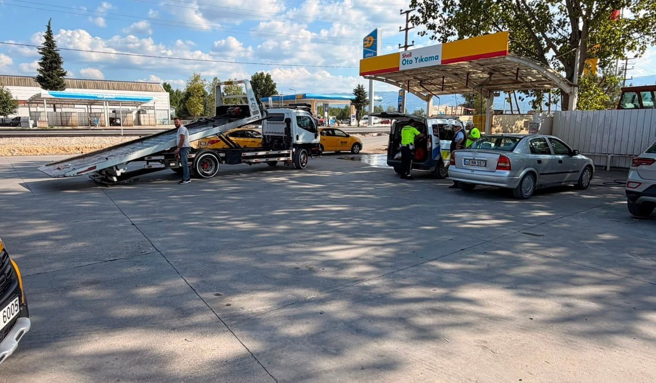 TOKAT’IN NİKSAR İLÇESİNDE KORSAN TAŞIMACILIK YAPTIĞI İDDİA EDİLEN OTOMOBİL 2 AY SÜREYLE TRAFİKTEN...