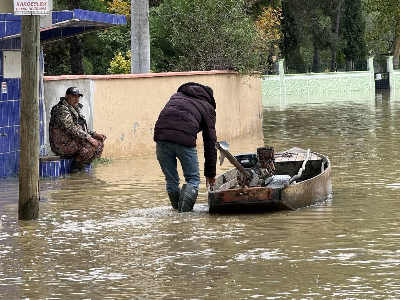 LONGOZUN VE KANALLARIN TAŞMASI SONUCU MAHALLELER SULAR ALTINDA KALDI, DENİZKÖY MAHALLESİ ADETA...
