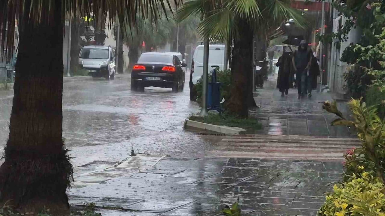 BARTIN'DA SAĞANAK HAYATI OLUMSUZ ETKİLEDİ