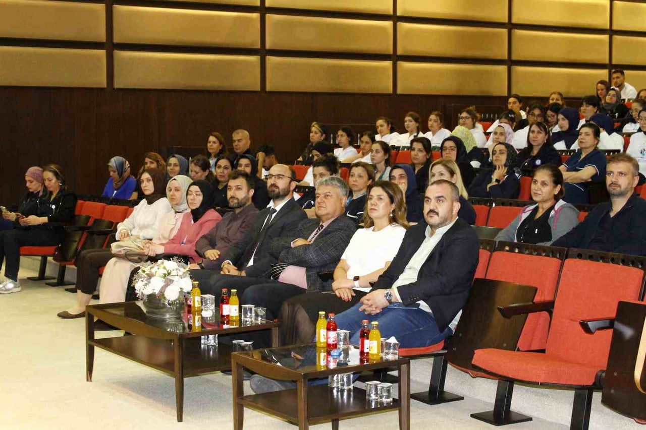 GAÜN HASTANESİ’NDE EMZİRME HAFTASI SEMPOZYUMU DÜZENLENDİ