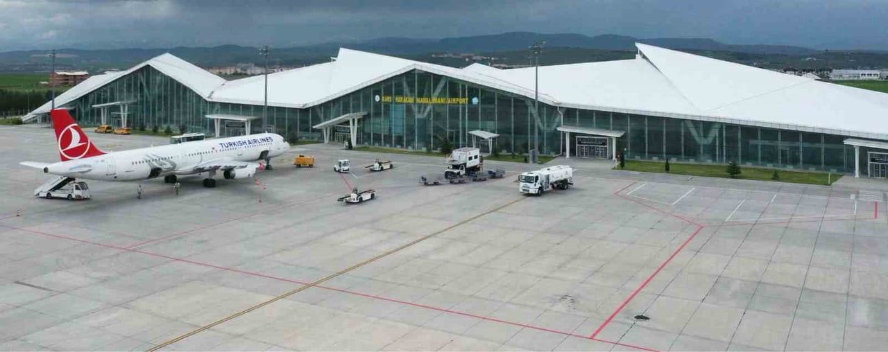 KARS HARAKANİ HAVALİMANI’NDA 7 AYDA 365 BİN 939 YOLCUYA HİZMET VERİLDİ(KARS-İHA)