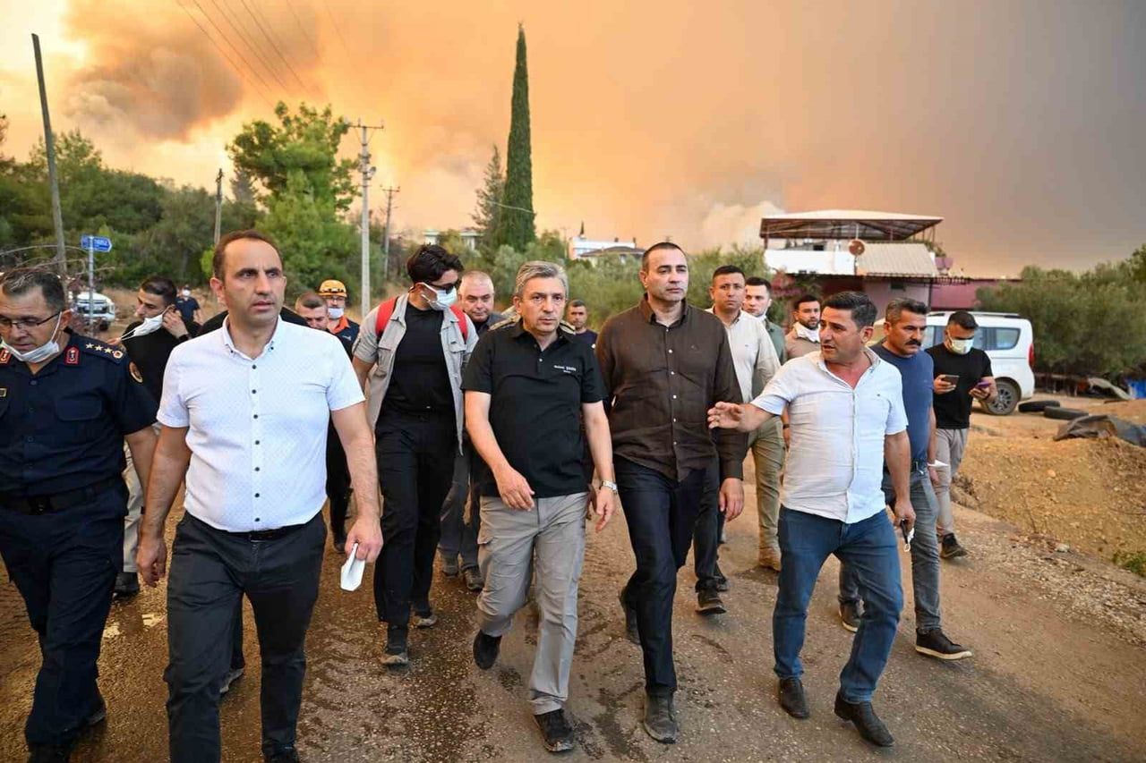 ANTALYA’NIN AKSU İLÇESİNDE DÜN AKŞAM SAATLERİNDE BAŞLAYAN VE 24 SAATTEN UZUN SÜREDİR DEVAM EDEN...