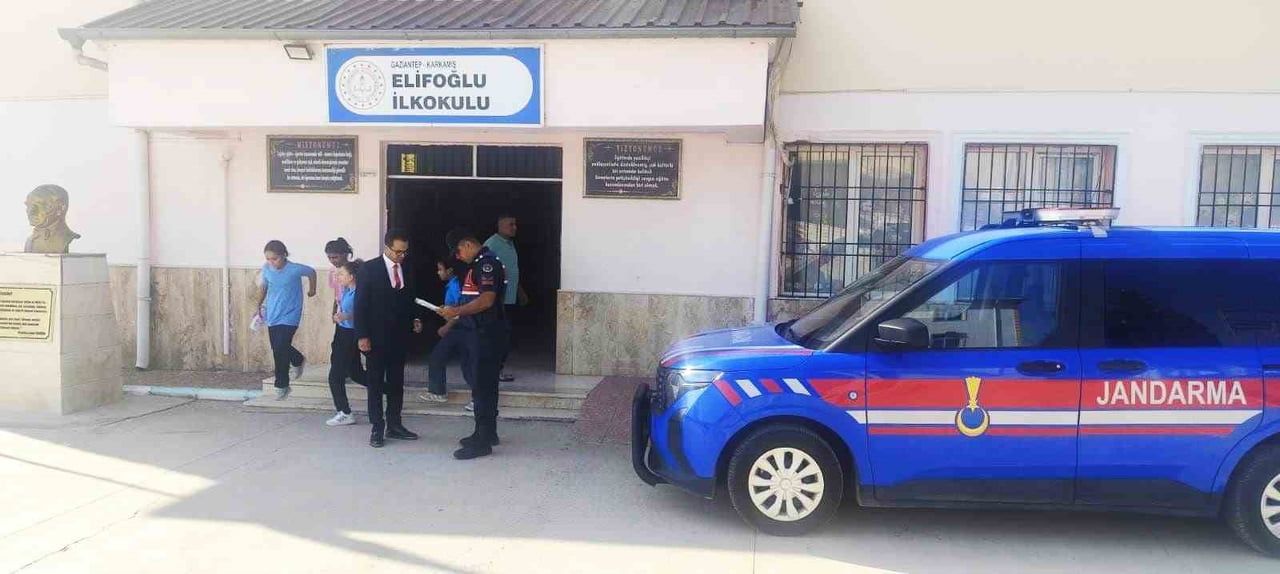 GAZİANTEP'TE JANDARMA EKİPLERİ, YENİ EĞİTİM-ÖĞRETİM YILININ BAŞLAMASININ ARDINDAN SORUMLULUK...