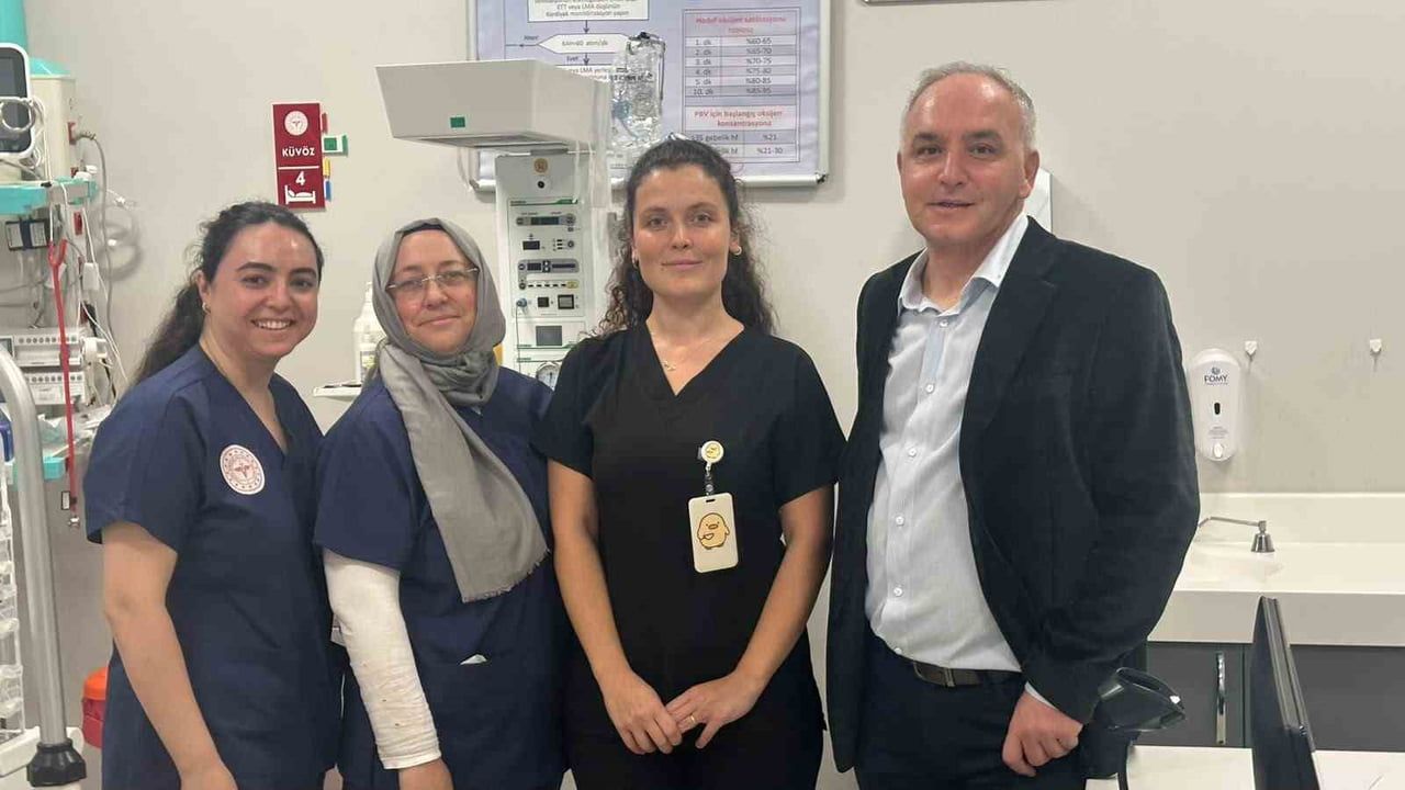 YALOVA EĞİTİM VE ARAŞTIRMA HASTANESİ NEONATOLOJİ UZMANI DR. SERHAT ÖZKAN VE HASTANE EKİBİ