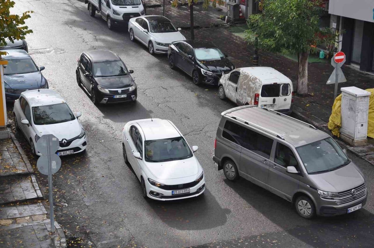 KARS’TA TRAFİĞE KAYITLI ARAÇ SAYISI 57 BİNE DAYANDI(KARS-İHA)