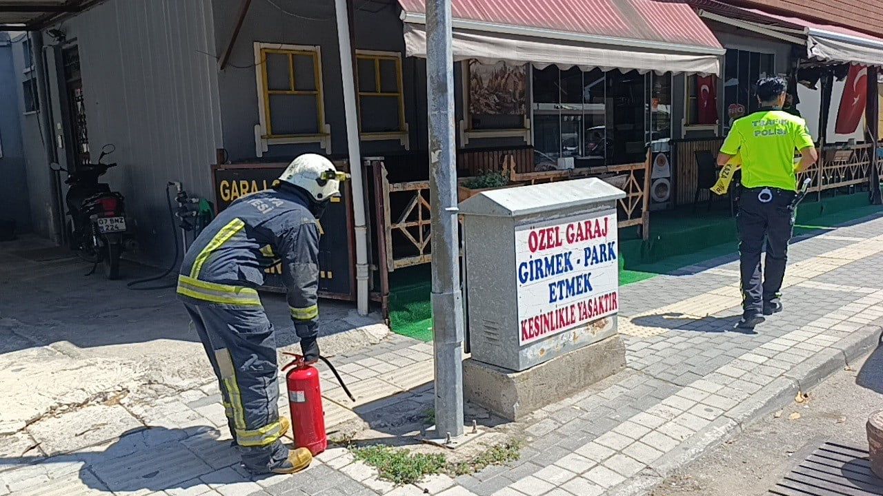 7001 SOKAK ÜZERİNDE ELEKTRİK PANOSUNDAN DUMAN ÇIKTIĞI VE KESKİN KOKU YAYILDIĞI İHBARI EKİPLERİ...