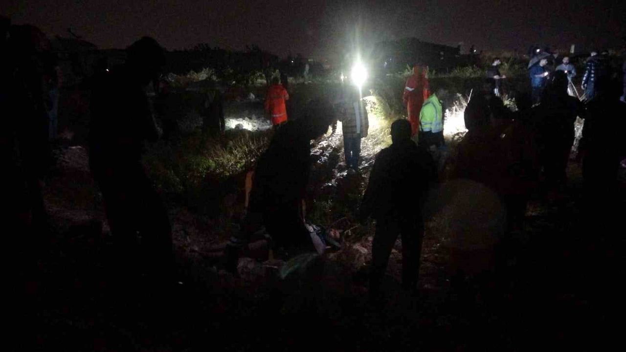ANTALYA'DA HORTUMUN VURDUĞU 2 KONTEYNERDEKİ İŞÇİLERDEN 5'İ HAYATINI KAYBETTİ, 1 İŞÇİ...