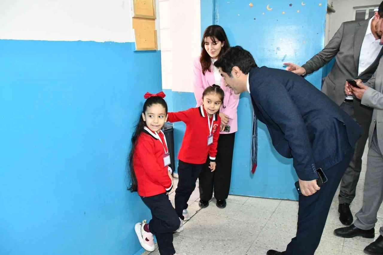 SARIKAMIŞ KAYMAKAMI ASLANTATAR’DAN YENİ EĞİTİM ÖĞRETİM YILINDA OKUL...