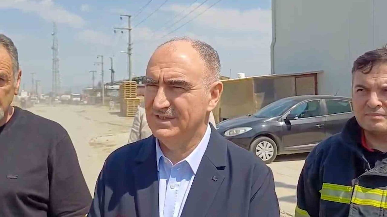 MANİSA VALİSİ VAHDETTİN ÖZKAN OLAY YERİNDE AÇIKLAMA YAPTI