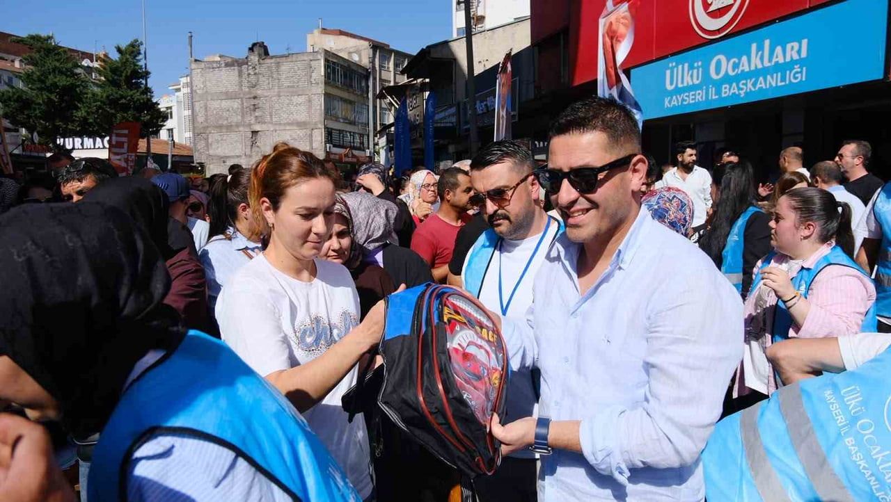 ÜLKÜ OCAKLARI KAYSERİ İL BAŞKANLIĞI TARAFINDAN GERÇEKLEŞTİRİLEN KIRTASİYE DESTEK PROGRAMI...