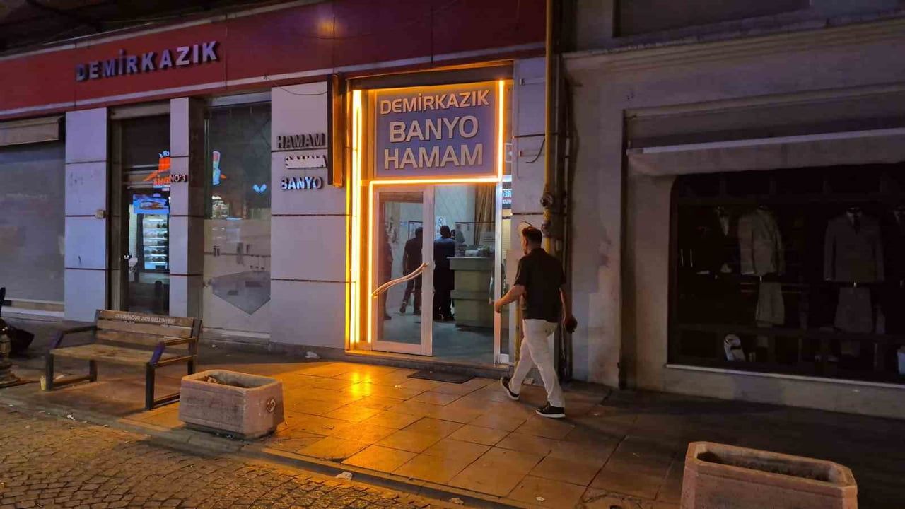 ESKİŞEHİR'DE BİR HAMAMDA 2 SAATLİĞİNE ODA KİRALAYAN 71 YAŞINDAKİ ŞAHIS, ODANIN KAPISI KIRILARAK...