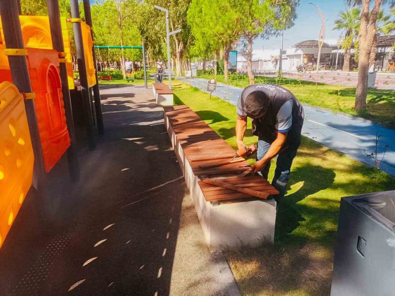 DİDİM BELEDİYESİ, KENT GENELİNDEKİ PARK VE YEŞİL ALANLARDA HALKIN GÜVENLİ VE KONFORLU ŞEKİLDE...