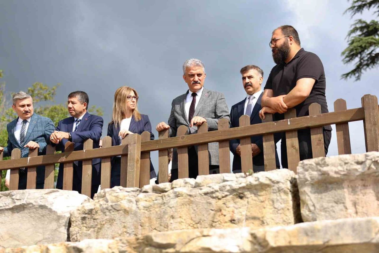 DÜZCE VALİSİ MEHMET MAKAS, KONURALP (PRUSİAS AD HYPİUM) ANTİK KENTİ’NDE DEVAM EDEN KAZI VE...