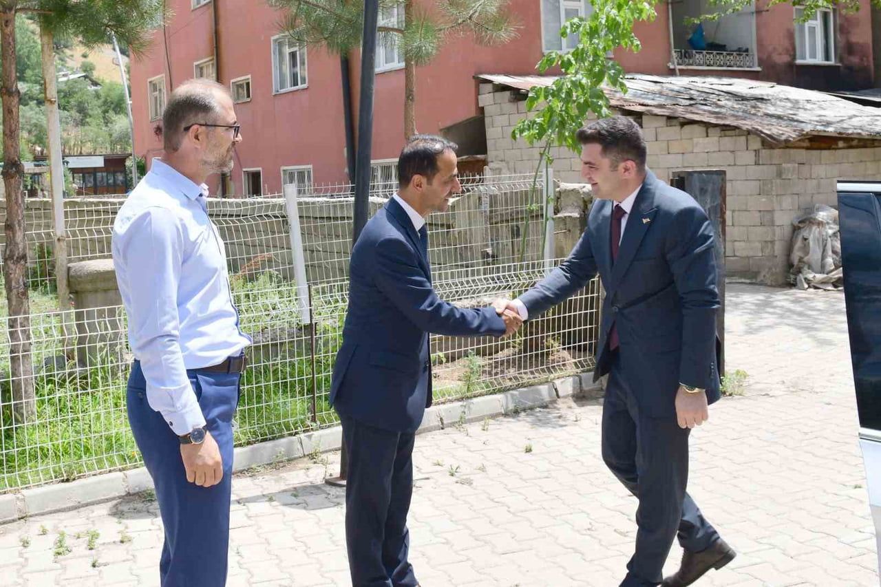 KAYMAKAM ABDULLAH SARI’DAN İLÇE MİLLÎ EĞİTİM MÜDÜRLÜĞÜNE ZİYARET