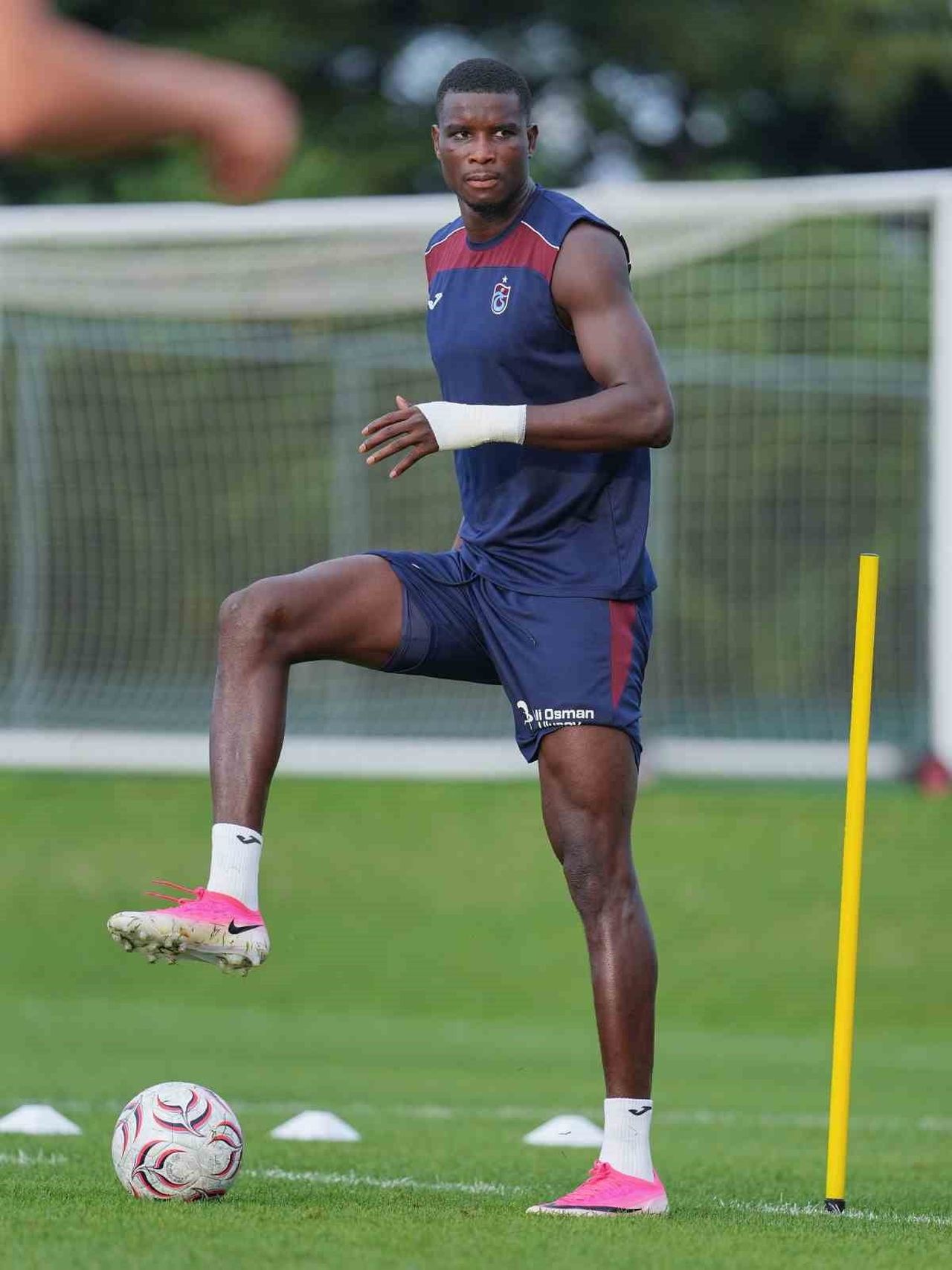 TRABZONSPOR’UN NİJERYALI GOLCÜSÜ PAUL ONUACHU, BORDO-MAVİLİ FORMA ALTINDA SEZON BAŞLANGIÇLARINDA...
