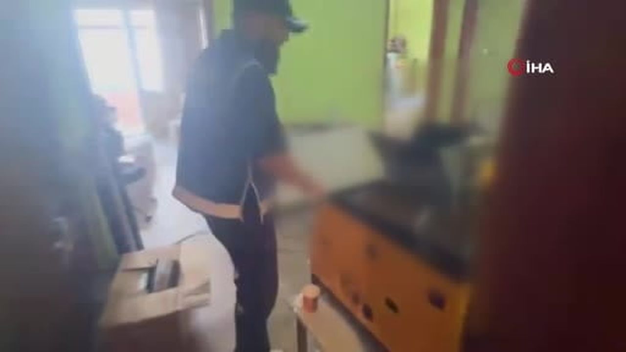 Pendik'te kaçak tütün operasyonu: 440 kilogram tütün ve 328 bin 200 makaron ele geçirildi