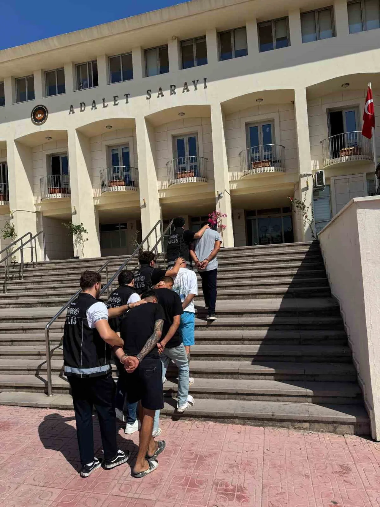 BODRUM’DA UYUŞTURUCU OPERASYONUNDA 4 ŞÜPHELİ TUTUKLANDI