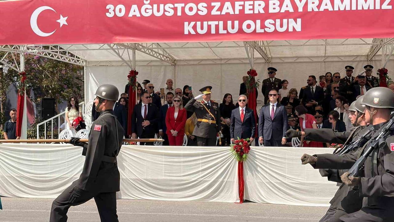 KIRKLARELİ'NDE 30 AĞUSTOS ZAFER BAYRAMI'NIN 104. YIL DÖNÜMÜ, DÜZENLENEN TÖRENLERLE COŞKUYLA...