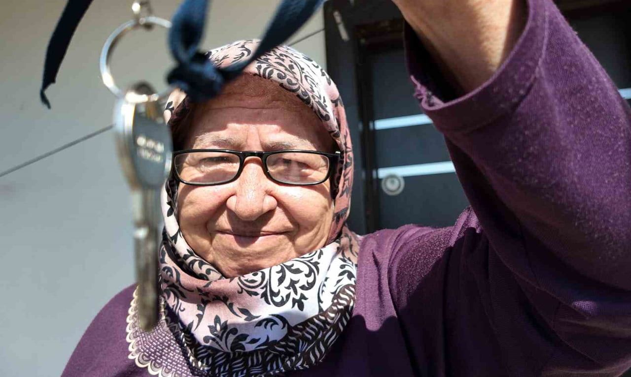 MERSİN'DE 3 ÇOCUK ANNESİ 69 YAŞINDAKİ FATMA DİNÇ