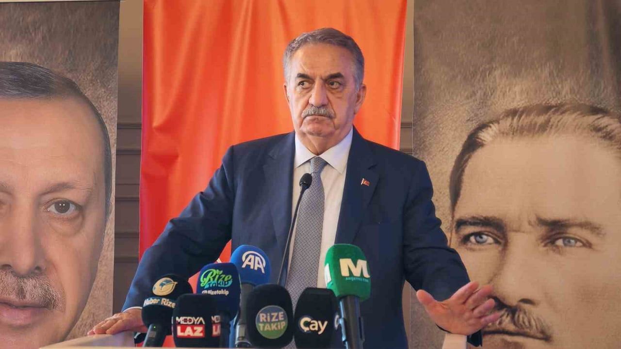 RİZE'DE PARTİSİNİN 25. YIL KUTLAMALARI KAPASIMINDI KATILDIĞI PROGRAMDA KONUŞAN ADALET VE KALKINMA...