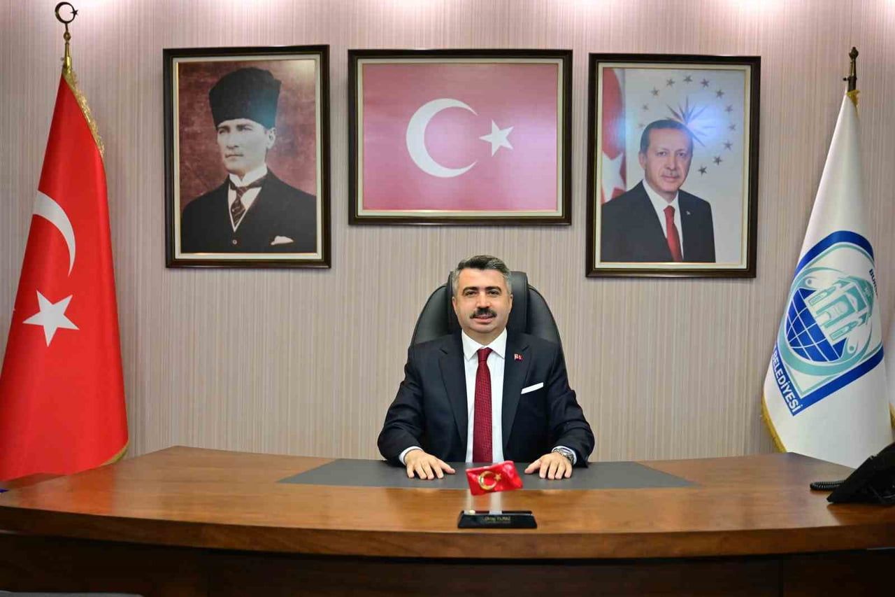 HAYATA GEÇİRDİĞİ ÇALIŞMALARLA BURSA’NIN KÜLTÜR-SANAT HAYATINA CANLILIK GETİRİRKEN, KENT TARİHİNE...