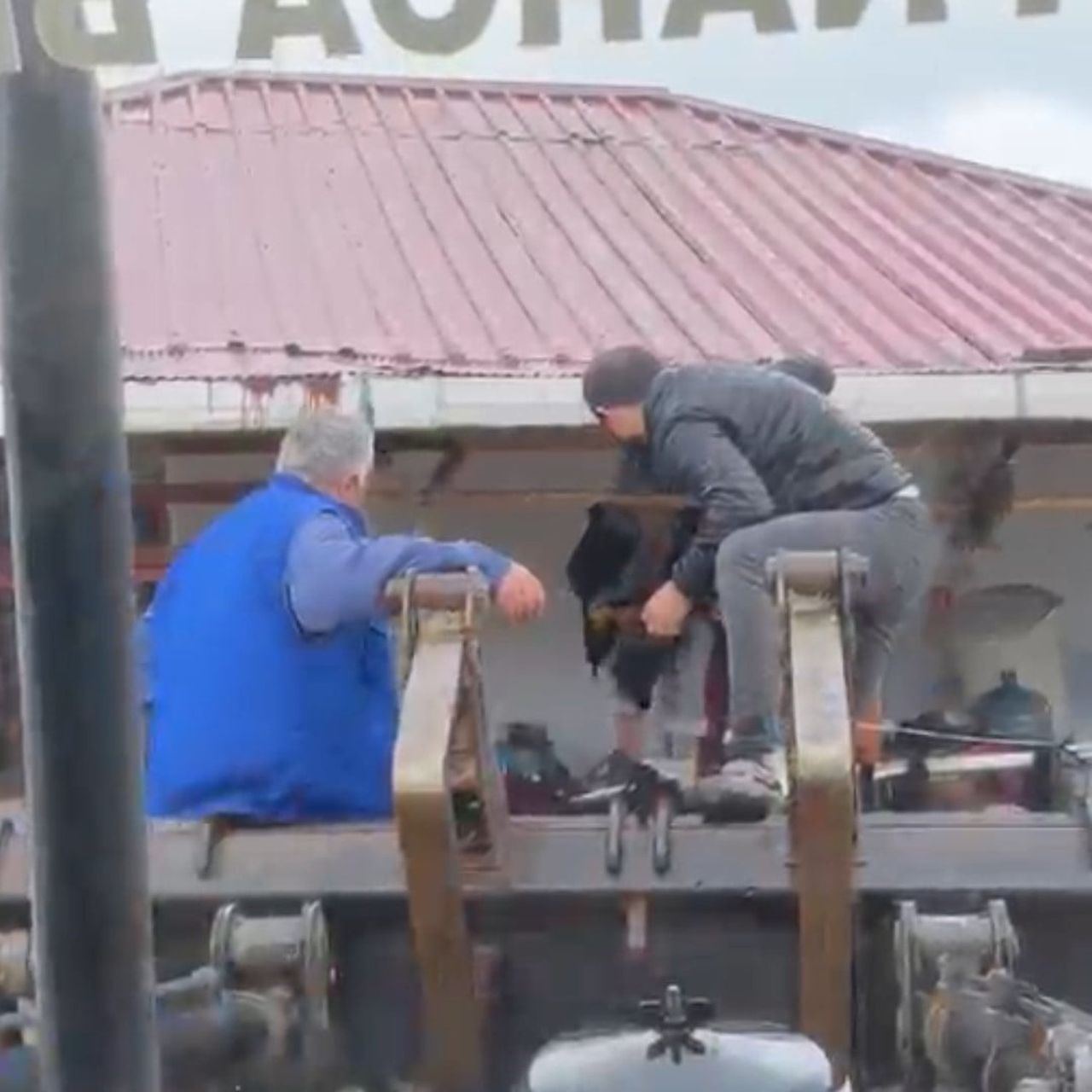 SAKARYA’NIN KAYNARCA İLÇESİNDE ETKİLİ OLAN SAĞANAK YAĞIŞ SONRASI SOKAKLAR ADETA GÖLE DÖNDÜ....