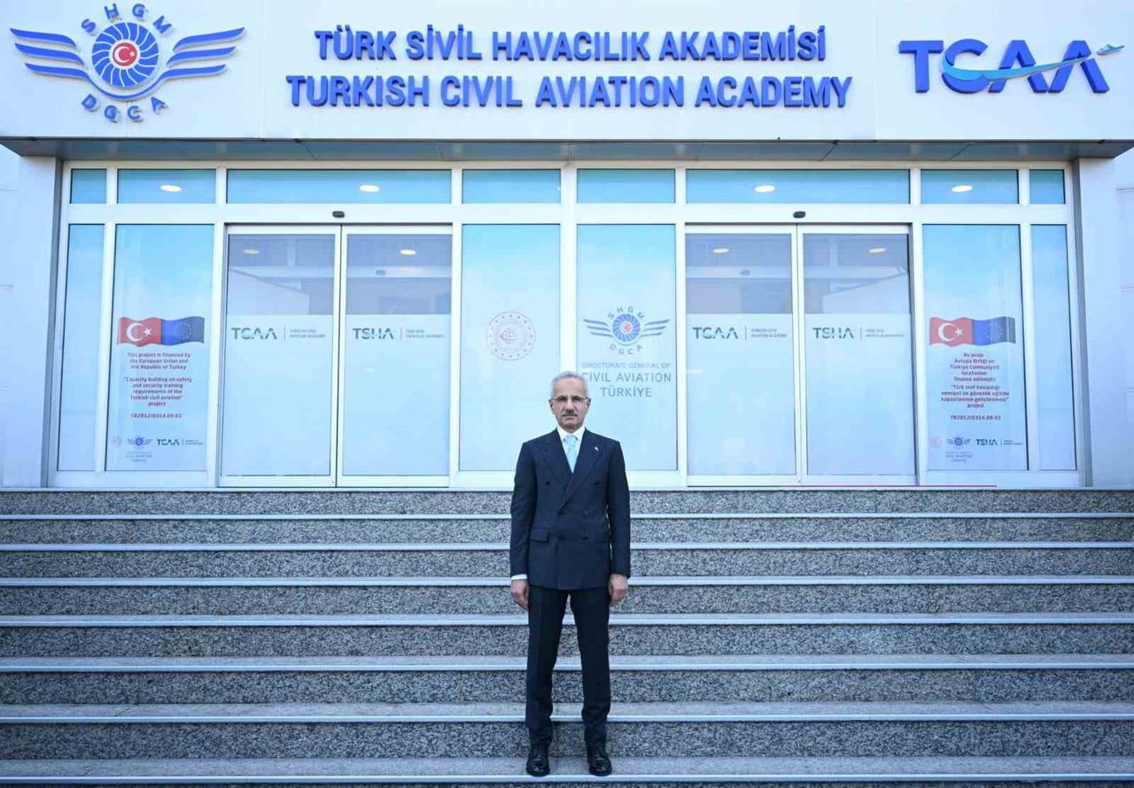 ULAŞTIRMA VE ALTYAPI BAKANI ABDULKADİR URALOĞLU, HAVACILIK SEKTÖRÜNÜN KARBON EMİSYONLARININ...