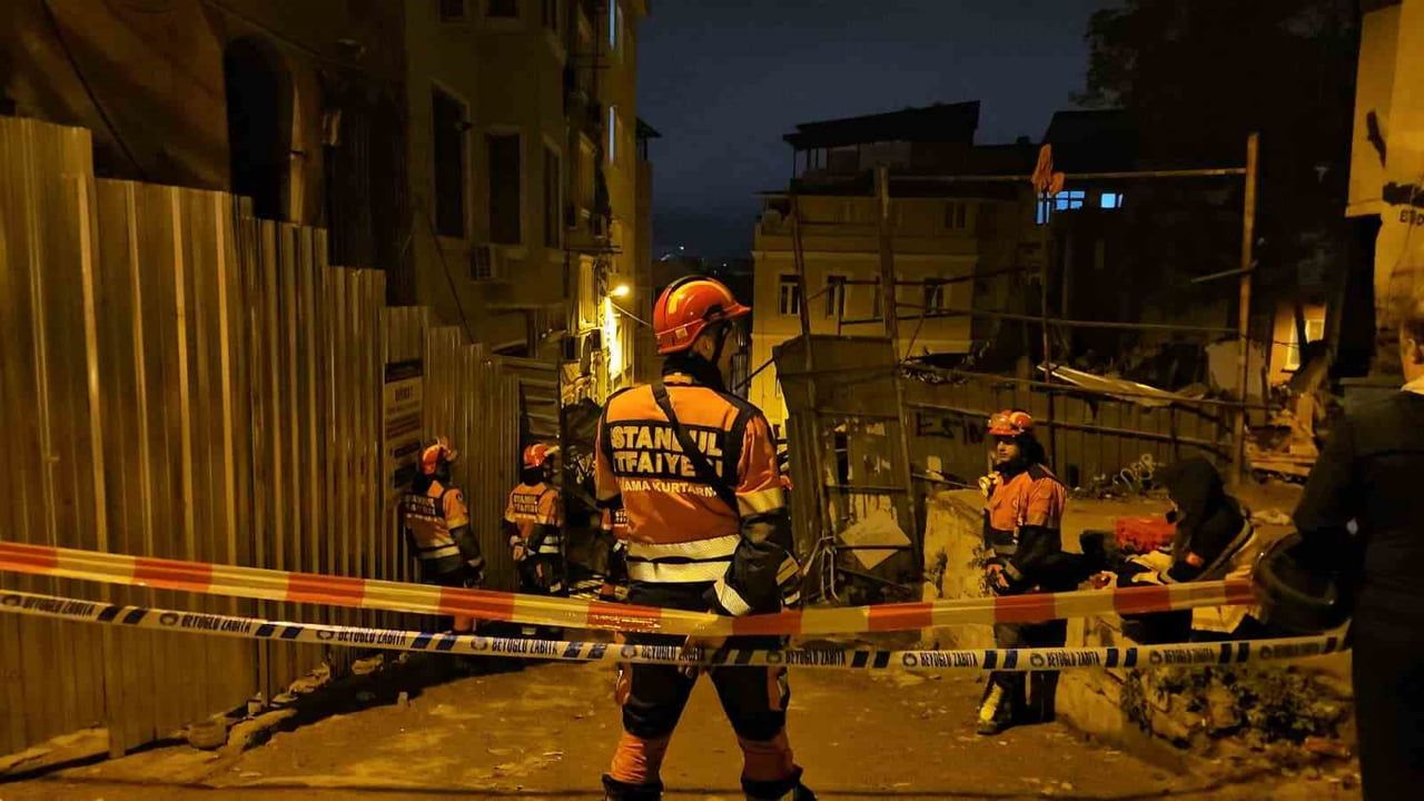 BEYOĞLU’NDA ÇÖKEN 5 KATLI BİNADA ARAMA ÇALIŞMALARI TAMAMLANDI