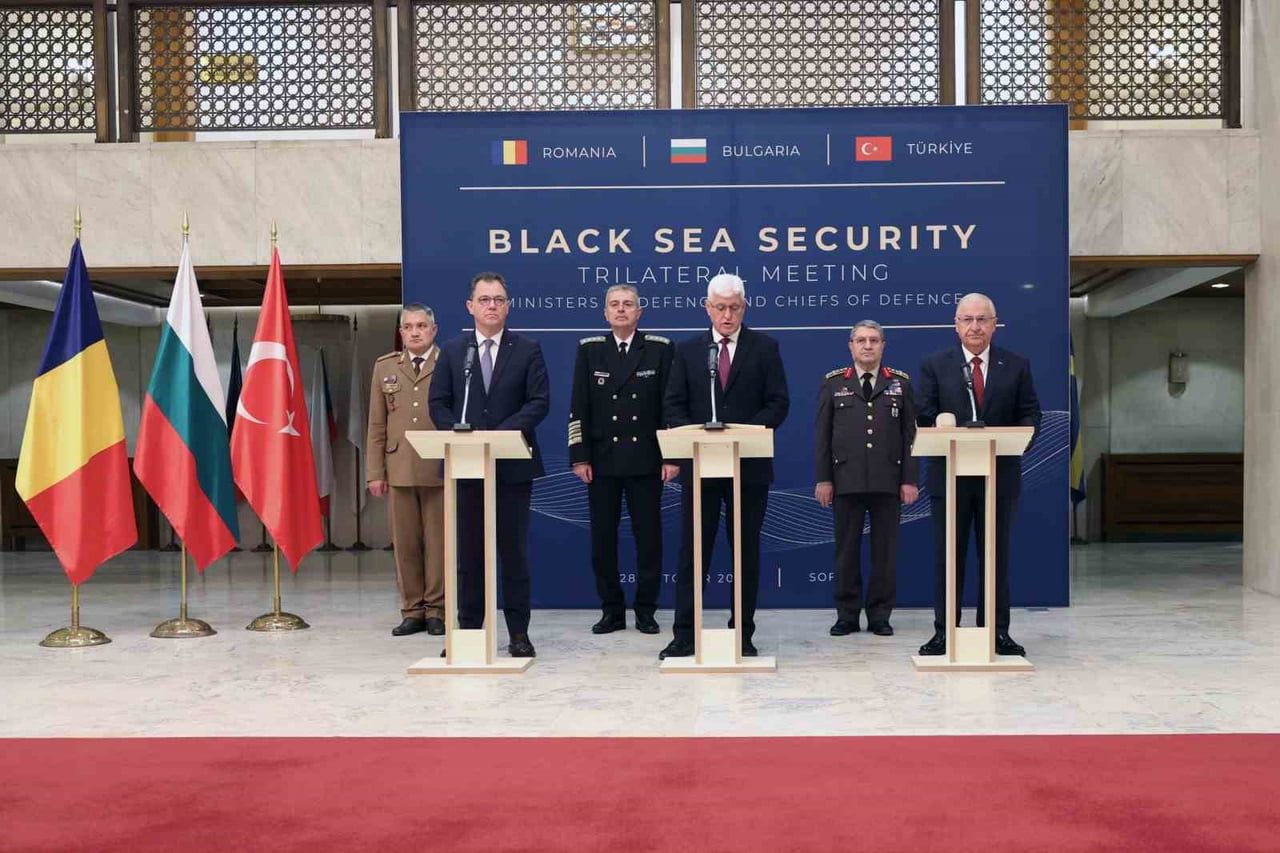 BULGARİSTAN'IN BAŞKENTİ SOFYA'DA DÜZENLENEN TÜRKİYE-BULGARİSTAN-ROMANYA SAVUNMA BAKANLARI VE...