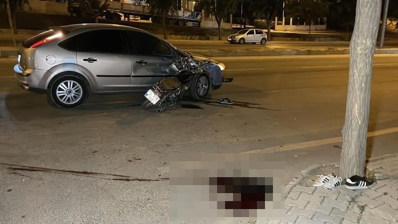 KARAMAN'DA KAVŞAKTA DÖNÜŞ YAPMAKTA OLAN OTOMOBİLE OK GİBİ SAPLANAN MOTOSİKLETİN SÜRÜCÜSÜ HAYATINI...