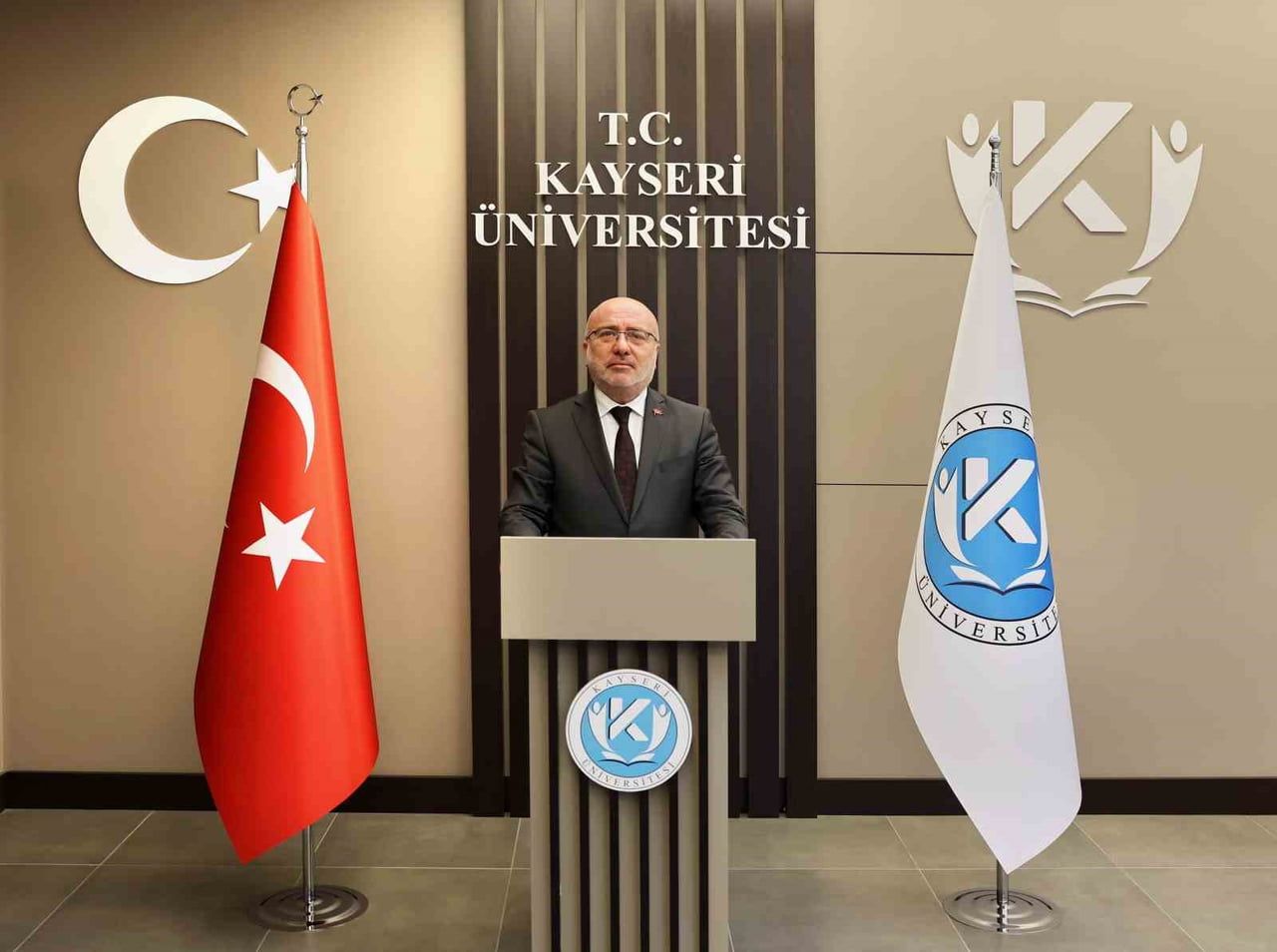 KAYSERİ ÜNİVERSİTESİ (KAYÜ) REKTÖRÜ PROF. DR. KURTULUŞ KARAMUSTAFA, 30 AĞUSTOS ZAFER BAYRAMI’NIN...
