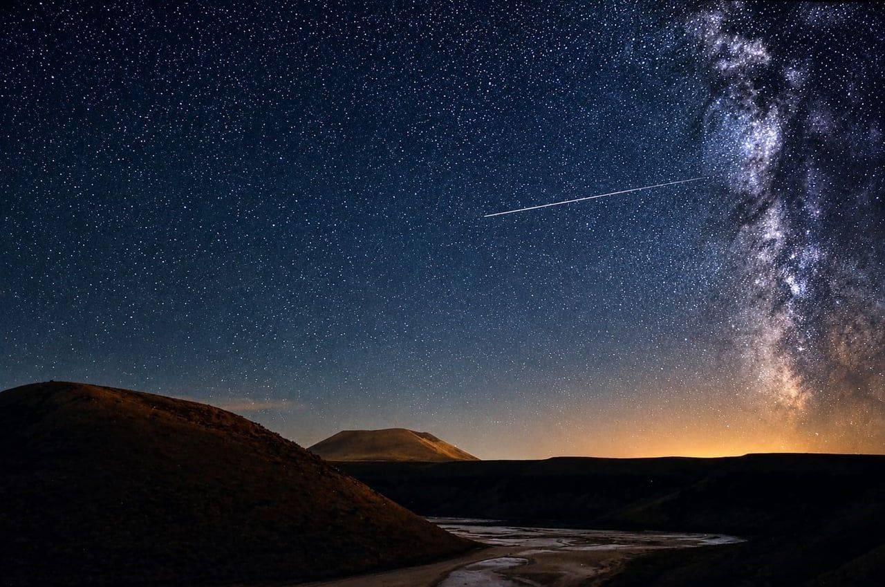 KONYA'NIN KARAPINAR İLÇESİNDE BULUNAN MEKE KRATER GÖLÜ, PERSEİD METEOR YAĞMURUNU İZLEMEK İSTEYEN...