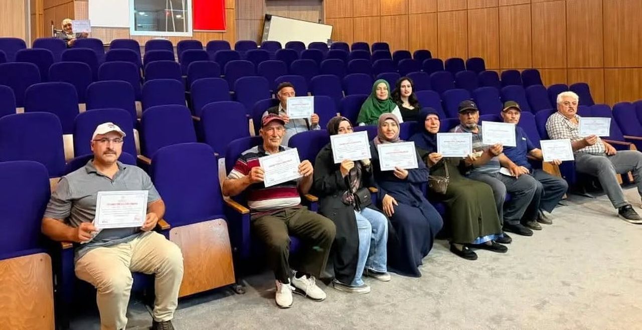DİYABET OKULU’NDA EĞİTİM ALAN HASTALARA DİPLOMALARI VERİLDİ