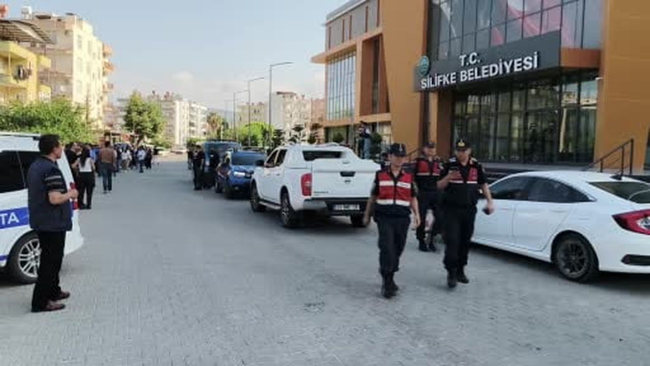 Silifke Belediyesi'ne yönelik ikinci dalga operasyonda 3 şüpheli daha tutuklandı