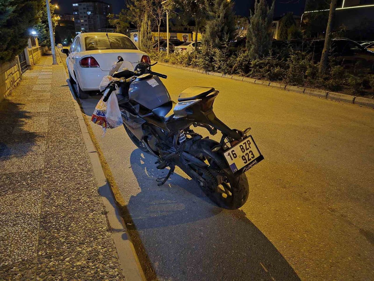 ESKİŞEHİR'DE ALKOLLÜ SÜRÜCÜ İDARESİNDEKİ MOTOSİKLETİN KONTROLDEN ÇIKMASI SONUCU GERÇEKLEŞEN TRAFİK...