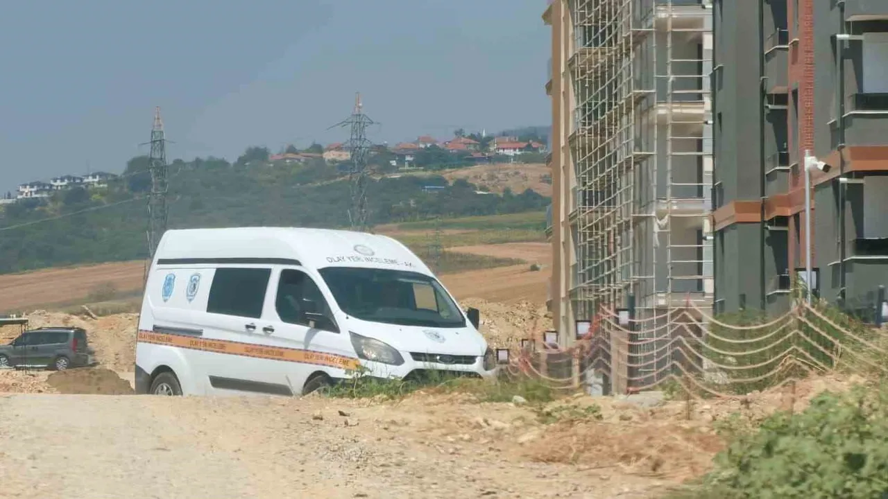 SAVCILIK İNCELEMESİNİN ARDINDAN CENAZE, KESİN ÖLÜM NEDENİNİN BELİRLENMESİ AMACIYLA ADLİ TIP...