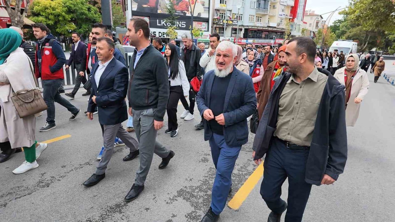 NİĞDE'DE 1 EKİM DÜNYA YAŞLILAR GÜNÜ DOLAYISIYLA YÜRÜYÜŞ DÜZENLENDİ.