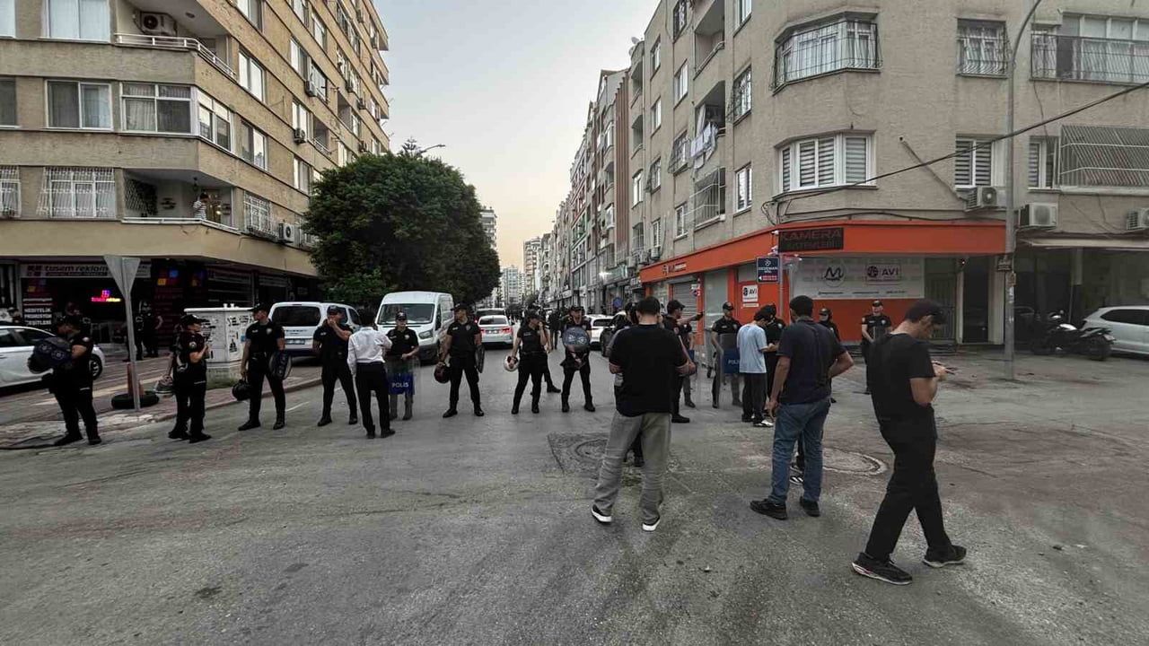 ADANA’DA FURKAN VAKFI BAŞKANI ALPARSLAN KUYTUL’A YÖNELİK POLİS EKİPLERİ TARAFINDAN ŞAFAK VAKTİ...