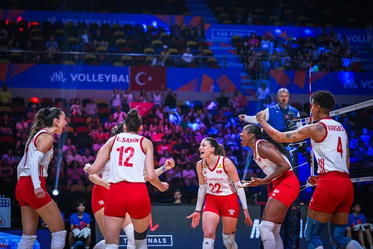 A MİLLİ KADIN VOLEYBOL TAKIMI, 2026 CEV KADINLAR AVRUPA ŞAMPİYONASI'NDA İSTANBUL'DA PARKEYE...
